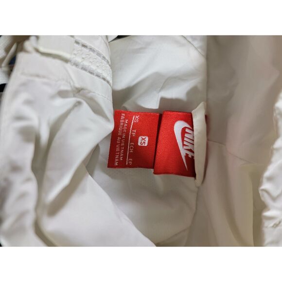 Nike Women's Cropped Windbreaker Hoodie - XS - Picture 5 of 6